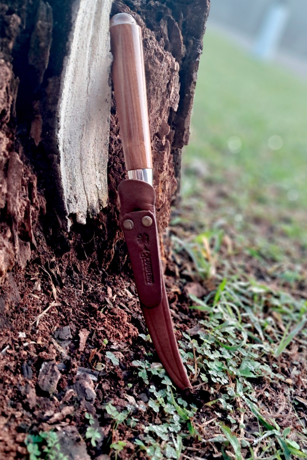 Faca desossadeira de inox com cabo de madeira 6,5" e bainha - Ref: 29 IRB